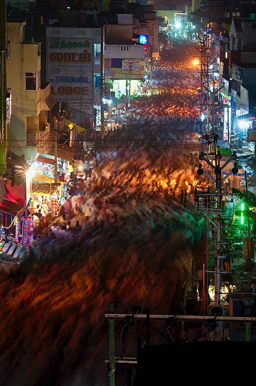 Tłum na głównej ulicy Tiruvannamalai (Karthigai Deepam 2011)